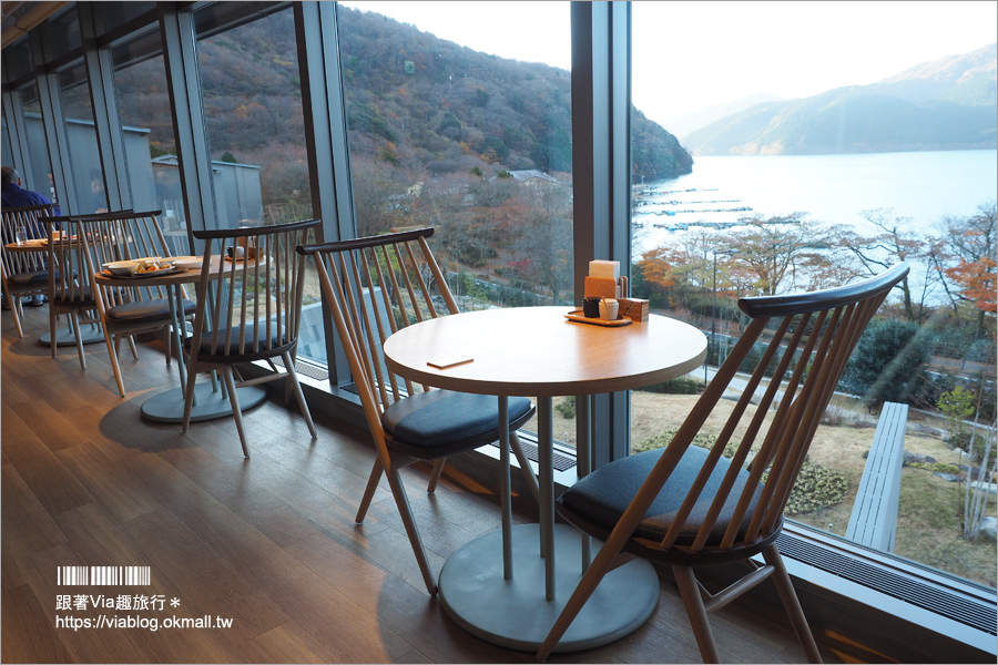 箱根溫泉旅館》蘆之湖花織旅館はなをり～湖景第一排的奢華泡湯住宿，戶外景觀足湯免費泡！還有竹籃日式早餐好精緻！