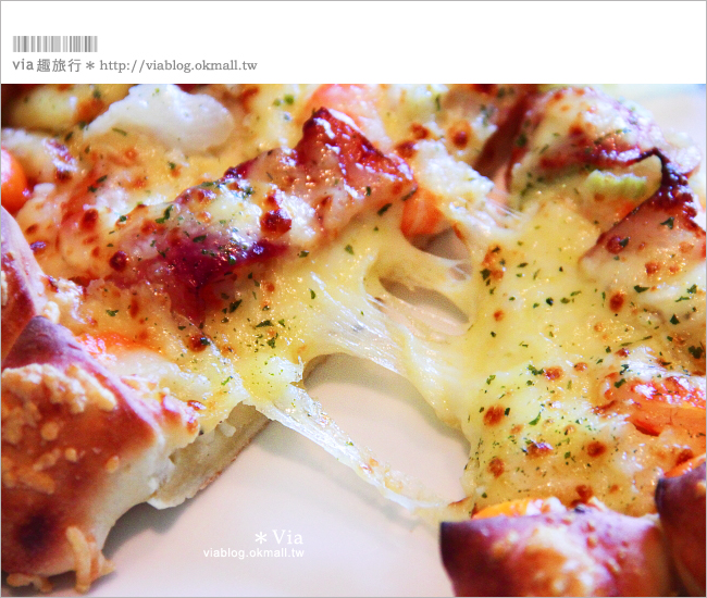 必勝客pizza》新口味試吃！黃金龍捲風餅皮～大蝦培根龍捲風比薩！