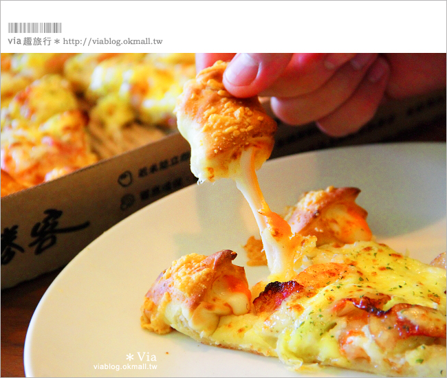必勝客pizza》新口味試吃！黃金龍捲風餅皮～大蝦培根龍捲風比薩！