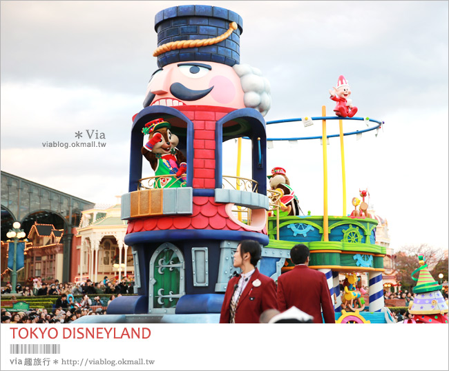 東京迪士尼聖誕節》東京迪士尼樂園聖誕節限定～「聖誕村大遊行」歡樂登場！
