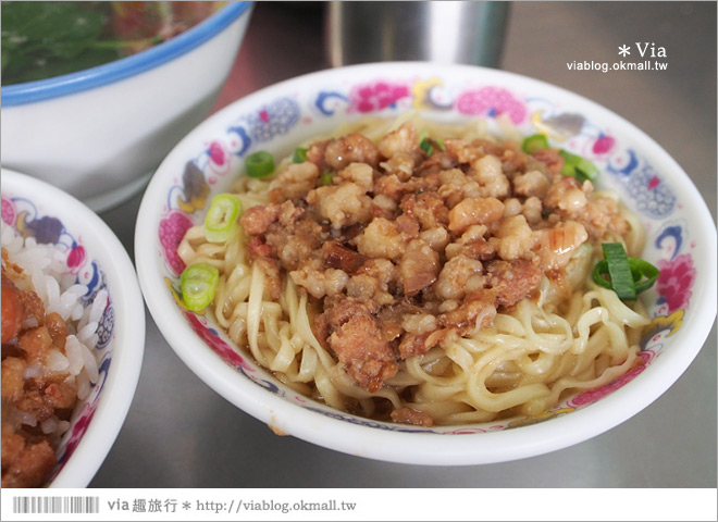 南投市美食》南投菜市場美食～李記小籠包、圓環意麵、冬瓜茶、菜市場珍奶