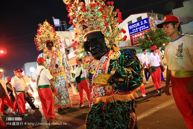 南投旅遊》南投城隍聖誕文化祭《夜巡篇》／夜間遊行熱鬧又繽紛！