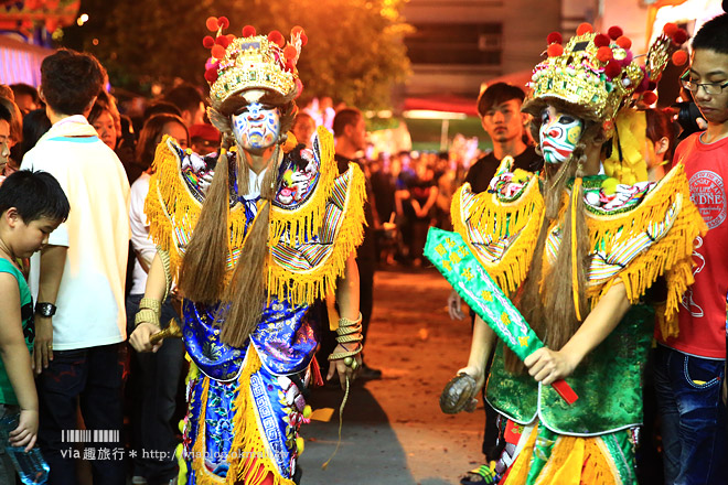 南投旅遊》南投城隍聖誕文化祭《夜巡篇》／夜間遊行熱鬧又繽紛！