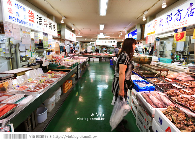 釧路必吃》釧路和商市場～旅人們必來！在魚市場裡品嚐自己親手挑選的「勝手丼」美味！