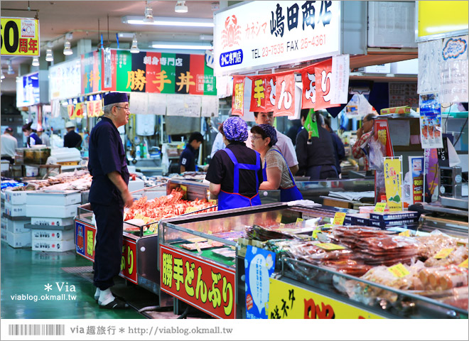 釧路必吃》釧路和商市場～旅人們必來！在魚市場裡品嚐自己親手挑選的「勝手丼」美味！