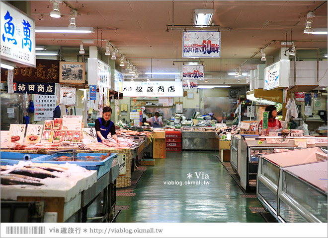 釧路必吃》釧路和商市場～旅人們必來！在魚市場裡品嚐自己親手挑選的「勝手丼」美味！