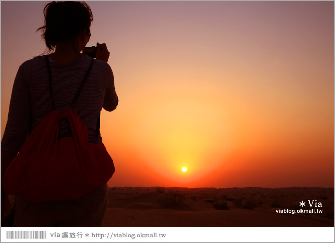 杜拜旅遊》杜拜旅遊行程～來去飆沙去！沙漠飆沙、騎駱駝、看夕陽、享用帳蓬晚餐！