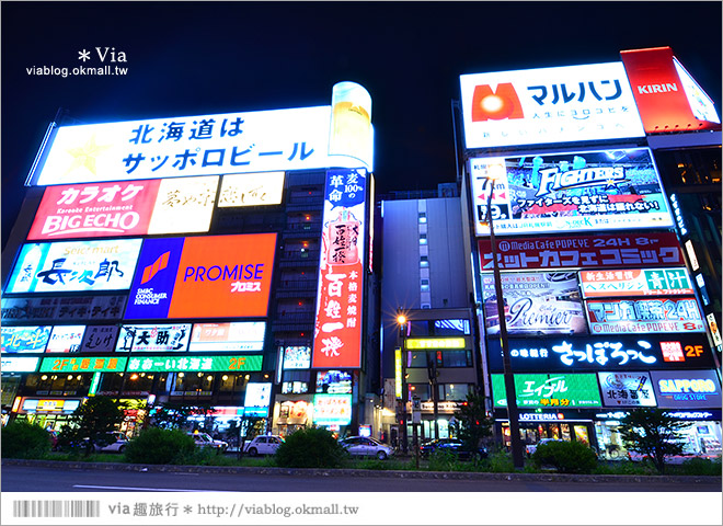 札幌自由行》薄野商圈（すすきの）～札幌必拍的薄野撲克牌燈牆！璀燦城市的夜！