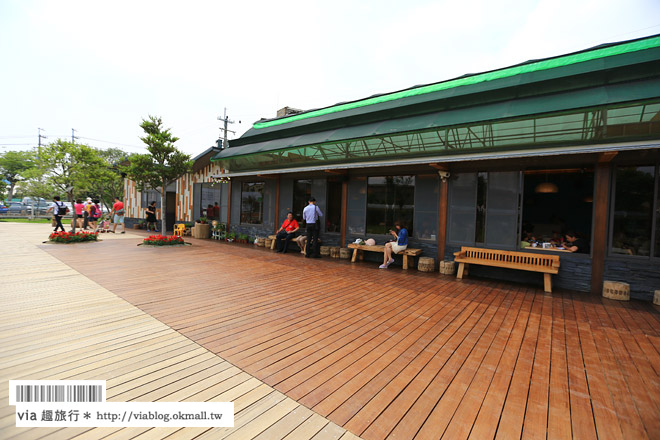 台中親子餐廳》赤腳丫生態農莊～大草地！休日帶孩子們來奔跑、用餐的好去處！