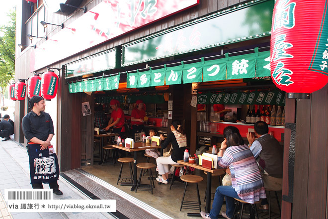 一蘭拉麵本店》九州福岡／一蘭拉麵總本店才有的：「一蘭屋台」～吃拉麵配鐵盤餃子！