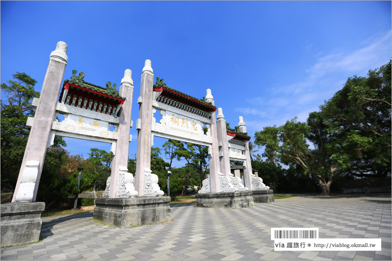 高雄景點推薦》高雄忠烈祠LOVE觀景台～一次欣賞城市、海港雙景色！LOVE好浪漫！