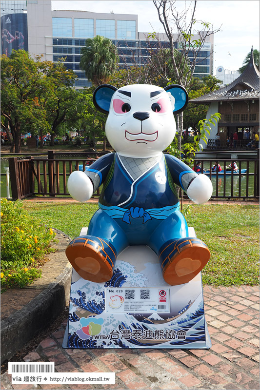 台中泰迪熊嘉年華》台中公園可愛熊出沒～7公尺高大熊和百隻小熊陪你歡樂過冬！