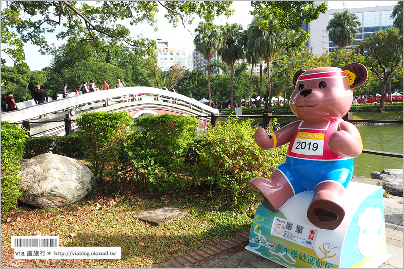 台中泰迪熊嘉年華》台中公園可愛熊出沒～7公尺高大熊和百隻小熊陪你歡樂過冬！