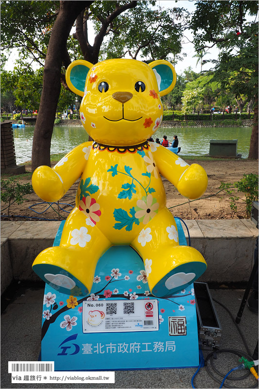 台中泰迪熊嘉年華》台中公園可愛熊出沒～7公尺高大熊和百隻小熊陪你歡樂過冬！