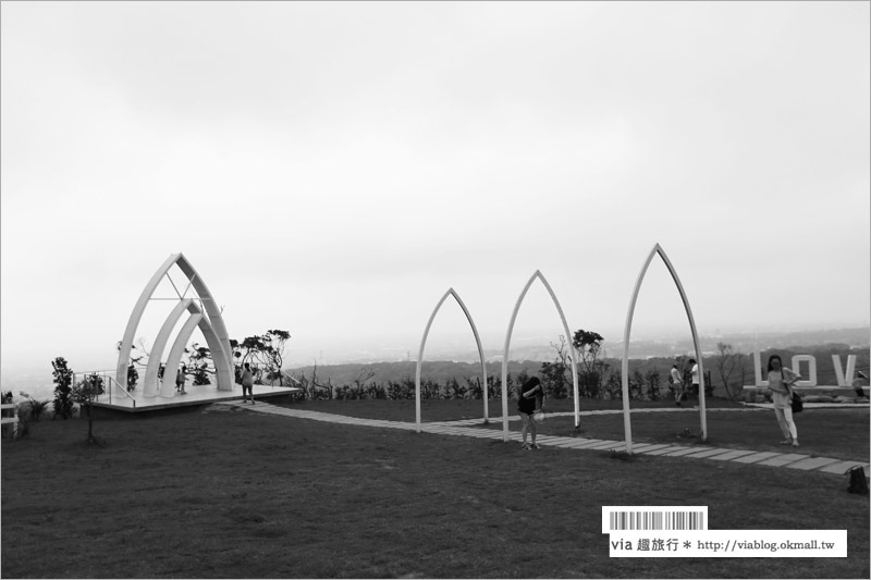 山丘上景觀咖啡館》新竹景觀餐廳新登場～地中海風格設計、眺望城市夜景好迷人！