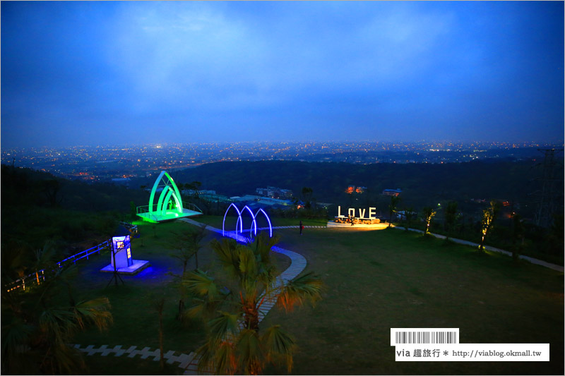 山丘上景觀咖啡館》新竹景觀餐廳新登場～地中海風格設計、眺望城市夜景好迷人！