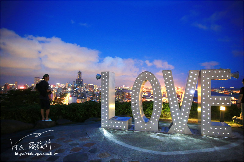 高雄旅遊景點》高雄LOVE觀景台～忠烈祠夜景！浪漫約會的好去處～璀璨百萬夜景夢幻登場！