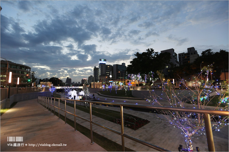 台中景點》柳川親水河道～台中版清溪川！景觀河岸藝術裝置越夜越美麗！