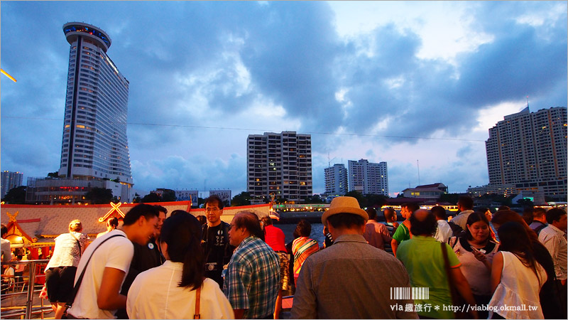 【曼谷遊河晚餐】悅榕莊遊艇晚餐～乘上復古典雅的遊艇，伴著夜景來趟湄南河上的奢華晚宴時光！