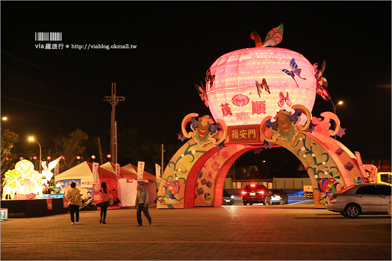 南投燈會》2017南投燈會（夜燈版）～璀燦的夜間樂園，雞年造型花燈好俏皮！歡迎來南投賞燈趣！