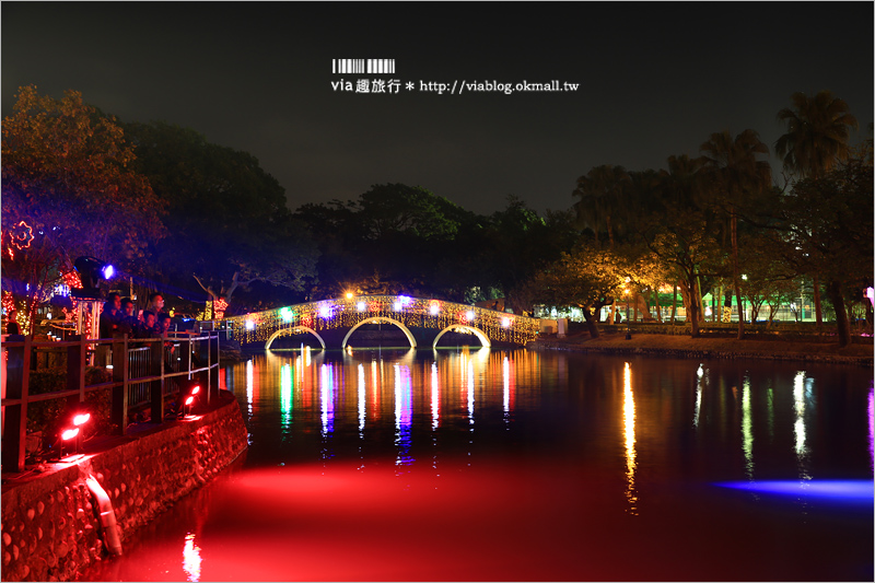 台中燈會》中臺灣元宵燈會～台中公園雞年主燈「鳳凰花開」～超炫！聞得見花香的主燈秀！