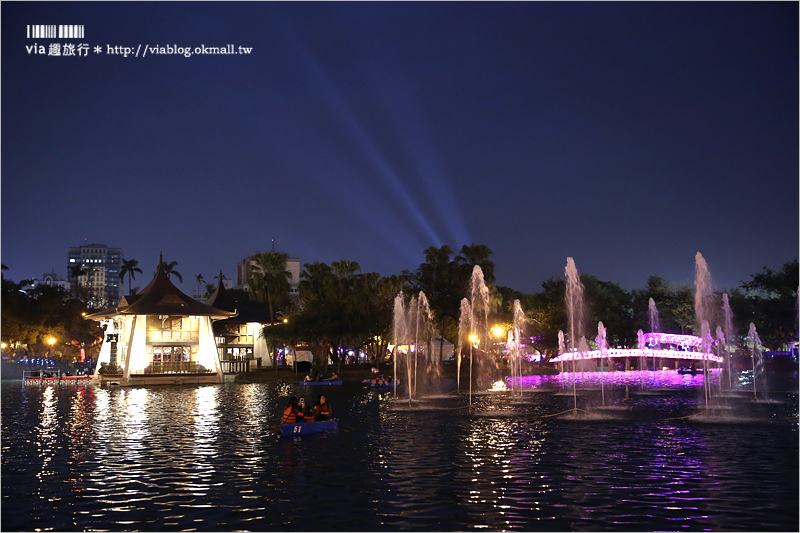 台中燈會》中臺灣元宵燈會～台中公園雞年主燈「鳳凰花開」～超炫！聞得見花香的主燈秀！