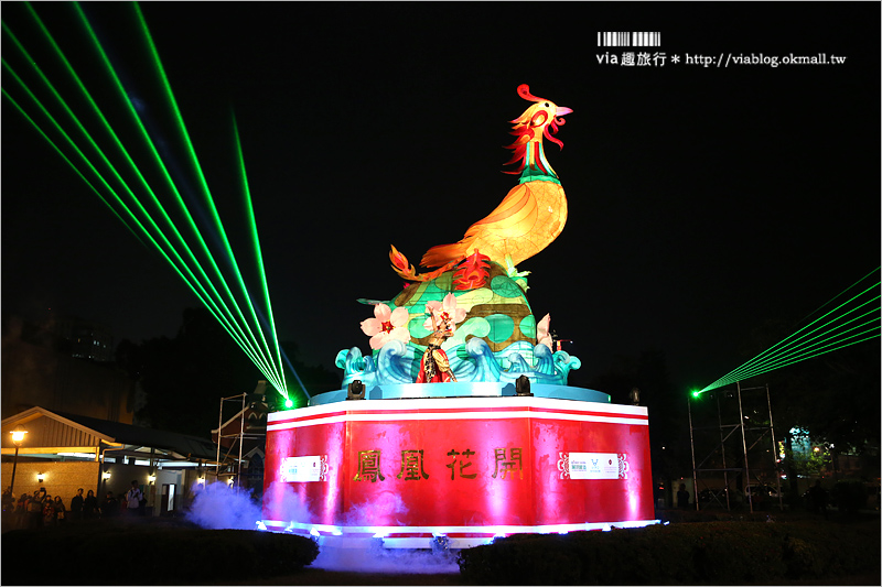 台中燈會》中臺灣元宵燈會～台中公園雞年主燈「鳳凰花開」～超炫！聞得見花香的主燈秀！