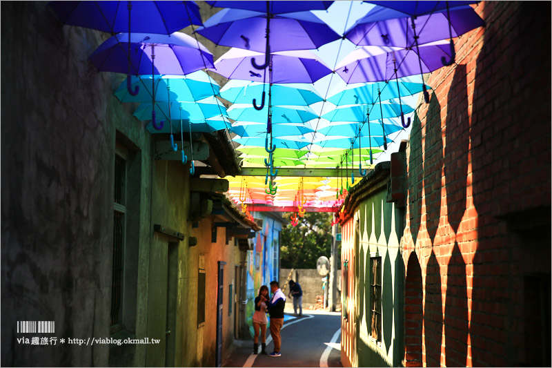 彰化景點》卡里善之樹‧Rainbow House─為愛撐傘｜小新清旅點報到！彩虹般的傘樹＋傘巷好夢幻！