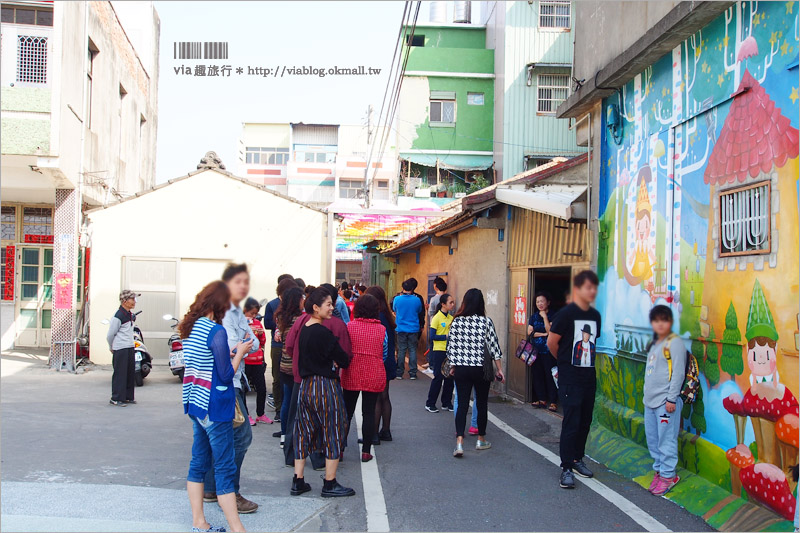 彰化景點》卡里善之樹‧Rainbow House─為愛撐傘｜小新清旅點報到！彩虹般的傘樹＋傘巷好夢幻！