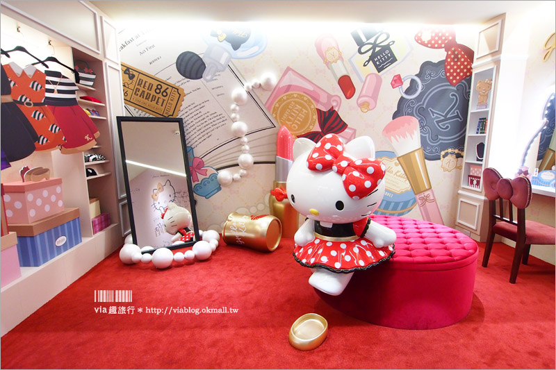 Kitty餐廳》林口三井OUTLET餐廳｜Hello Kitty Red Carpet美式餐廳(已永久停業)～復古電影造景！重現好萊塢大明星風味好好拍！