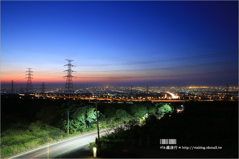 台中夜景餐廳》綠朵休閒農場～約會好去處！在白色大鋼琴中用餐‧台中最迷人的夜景就在這！