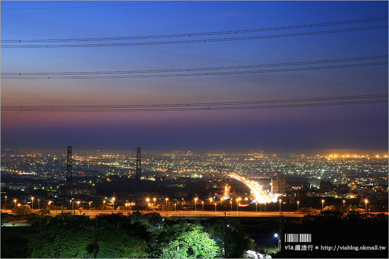 台中夜景餐廳》綠朵休閒農場～約會好去處！在白色大鋼琴中用餐‧台中最迷人的夜景就在這！