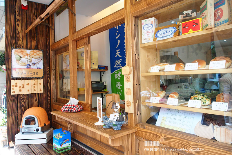 台中麵包店》柳川や｜日風麵包坊(已遷址)～柳川圈的散步小食，「義式冰淇淋菠蘿」嚐鮮去！