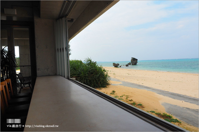 沖繩海邊咖啡館》備瀨─On the Beach CAFE OKINAWA～擁抱無敵海景的咖啡廳、SISA造型鬆餅好趣味！