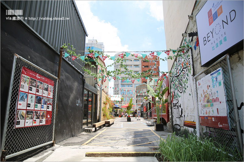 台南比漾廣場(已撤櫃)》台南正興街貨櫃市集好繽紛！「比漾廣場(Beyond Petite)」最新IG打卡新熱點！全球最小誠品好吸睛！