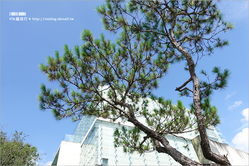 南投景點》草屯毓繡美術館～清水模建築好藝文！IG網美的打卡新熱點！