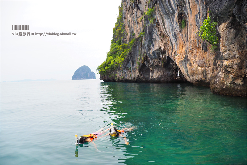 泰國自由行》蘭塔島一日遊行程～出海旅行！一天跳四島浮潛趣，秘境翡翠洞好驚豔！