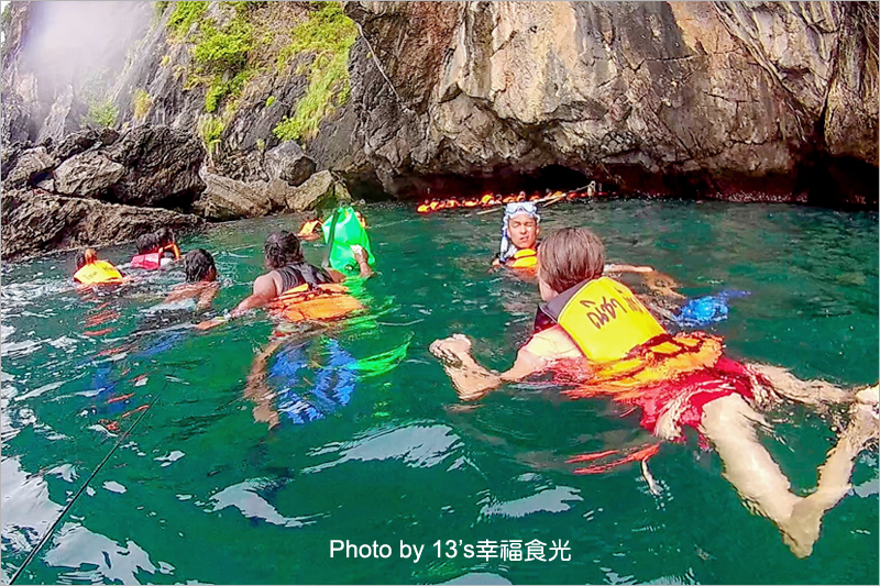 泰國自由行》蘭塔島一日遊行程～出海旅行！一天跳四島浮潛趣，秘境翡翠洞好驚豔！