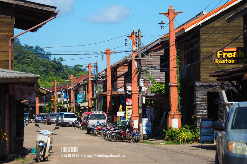 泰國蘭塔島》蘭塔古城（LENTA OLD TOWN）～老街散策‧懷舊木造老屋建築及海景咖啡館尋幽趣！