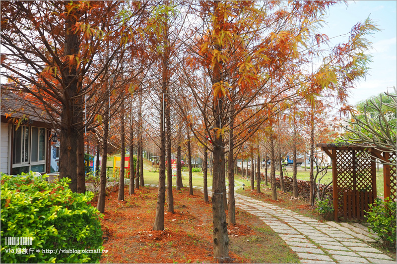 蝴蝶橋法式餐廳》(已歇業)台中約會景點～打卡熱點來囉！法式料理餐廳居然出現巨人的彩虹椅？！