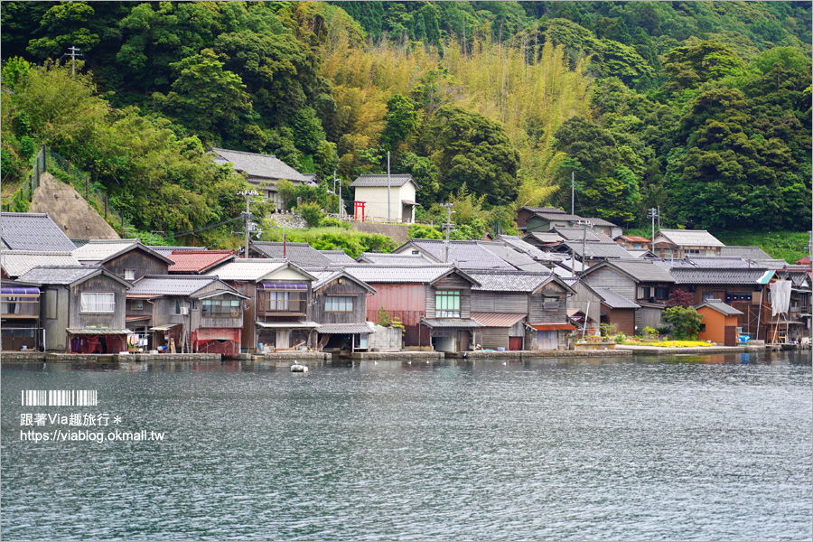 京都必遊景點》伊根舟屋～來去海上舟屋感受海之京都魅力‧船上餵食秀好特別又刺激！