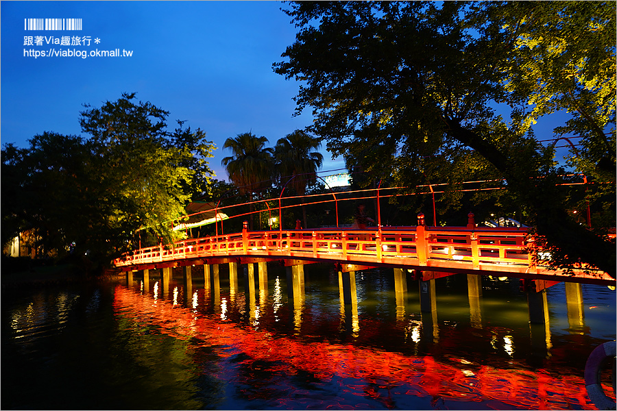 台中景點一日遊》台中公園新玩意～百年湖心亭變身湖上宮殿＋浪漫水舞秀