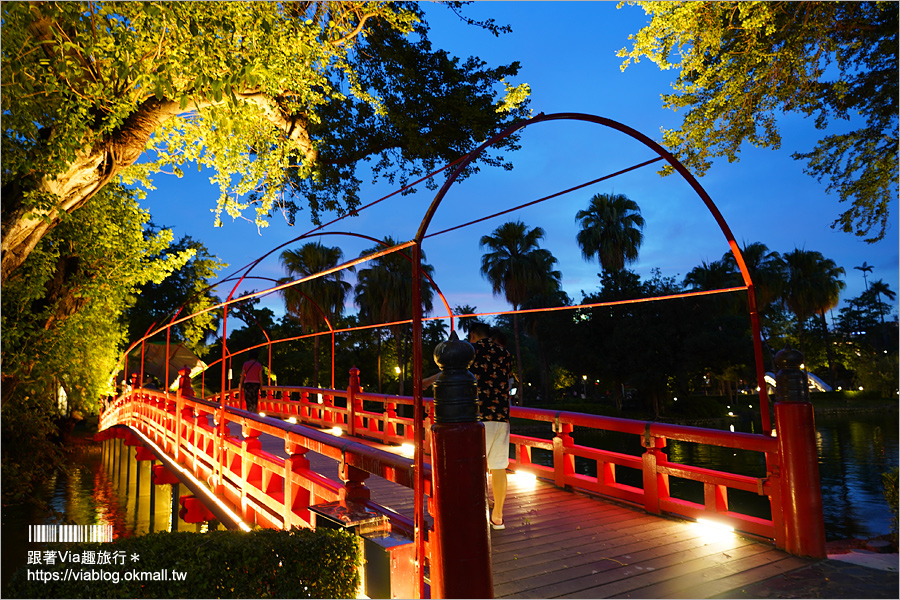 台中景點一日遊》台中公園新玩意～百年湖心亭變身湖上宮殿＋浪漫水舞秀