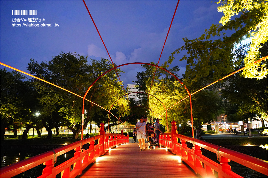 台中景點一日遊》台中公園新玩意～百年湖心亭變身湖上宮殿＋浪漫水舞秀