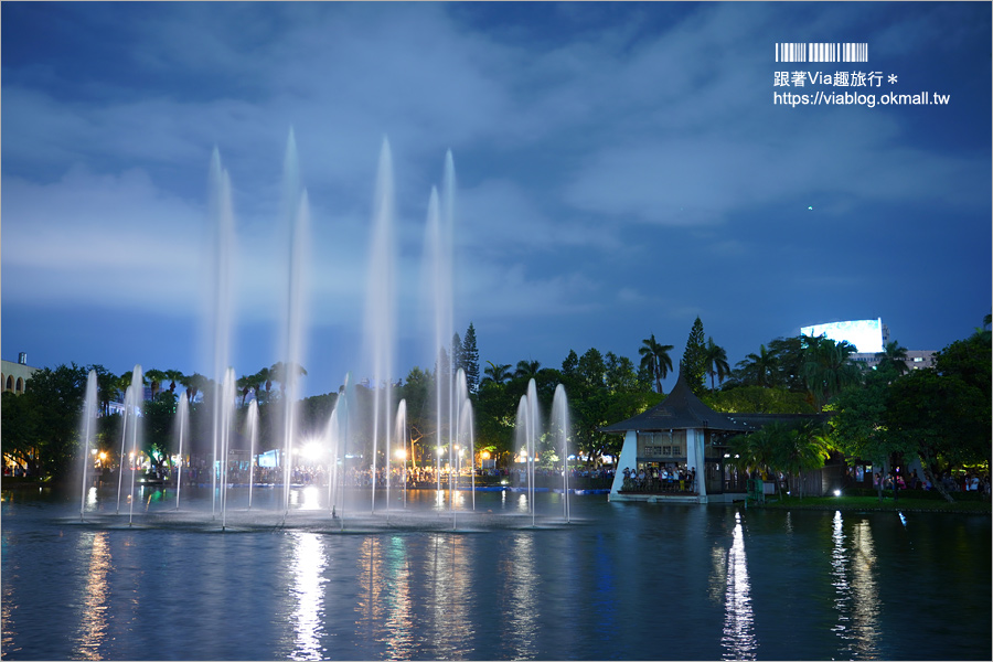 台中景點一日遊》台中公園新玩意～百年湖心亭變身湖上宮殿＋浪漫水舞秀