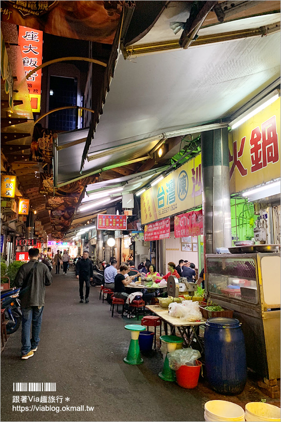 台中火鍋推薦》陳沙茶火鍋～人氣超火！電子街內三十多年老店～風趣老闆是鎮店之寶！！