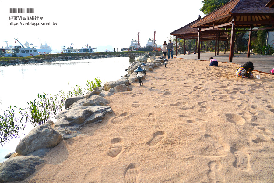 高雄港邊景點》棧伍庫港濱潮市集+高雄水花園～全新峇里島造景水景玩沙池！親子旅遊、約會拍照都合適！