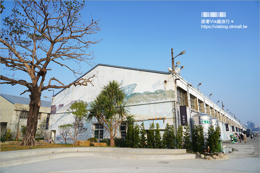 高雄港邊景點》棧伍庫港濱潮市集+高雄水花園～全新峇里島造景水景玩沙池！親子旅遊、約會拍照都合適！