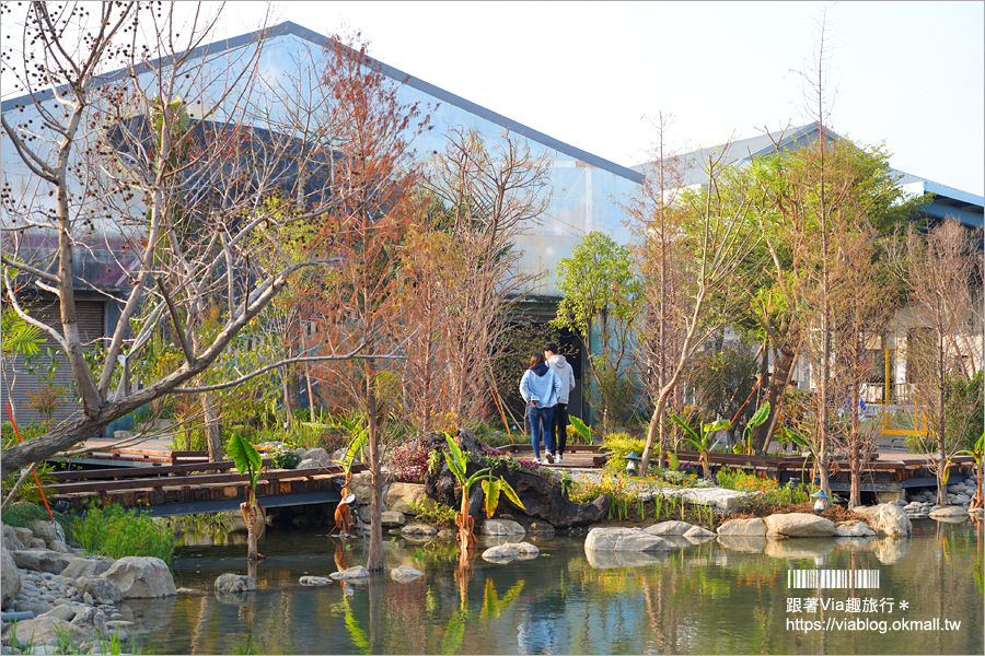 高雄港邊景點》棧伍庫港濱潮市集+高雄水花園～全新峇里島造景水景玩沙池！親子旅遊、約會拍照都合適！