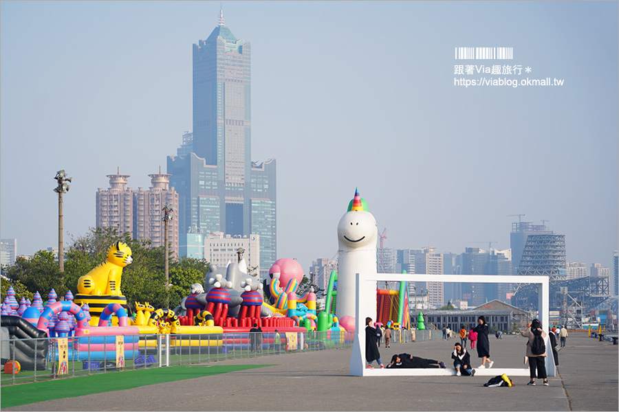 高雄港邊景點》棧伍庫港濱潮市集+高雄水花園～全新峇里島造景水景玩沙池！親子旅遊、約會拍照都合適！